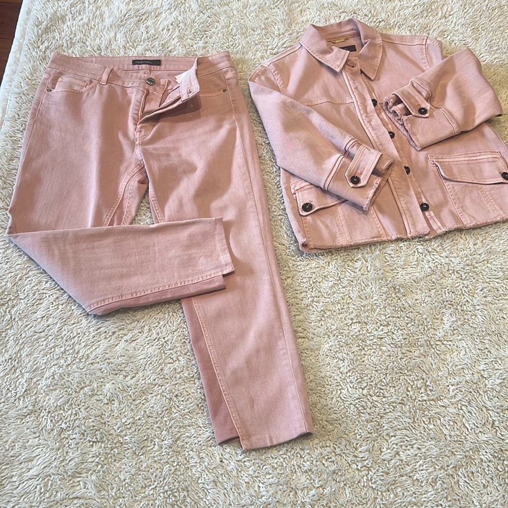 Marc Cain peach denim suit with 3/4 pants 
Ladies size 3